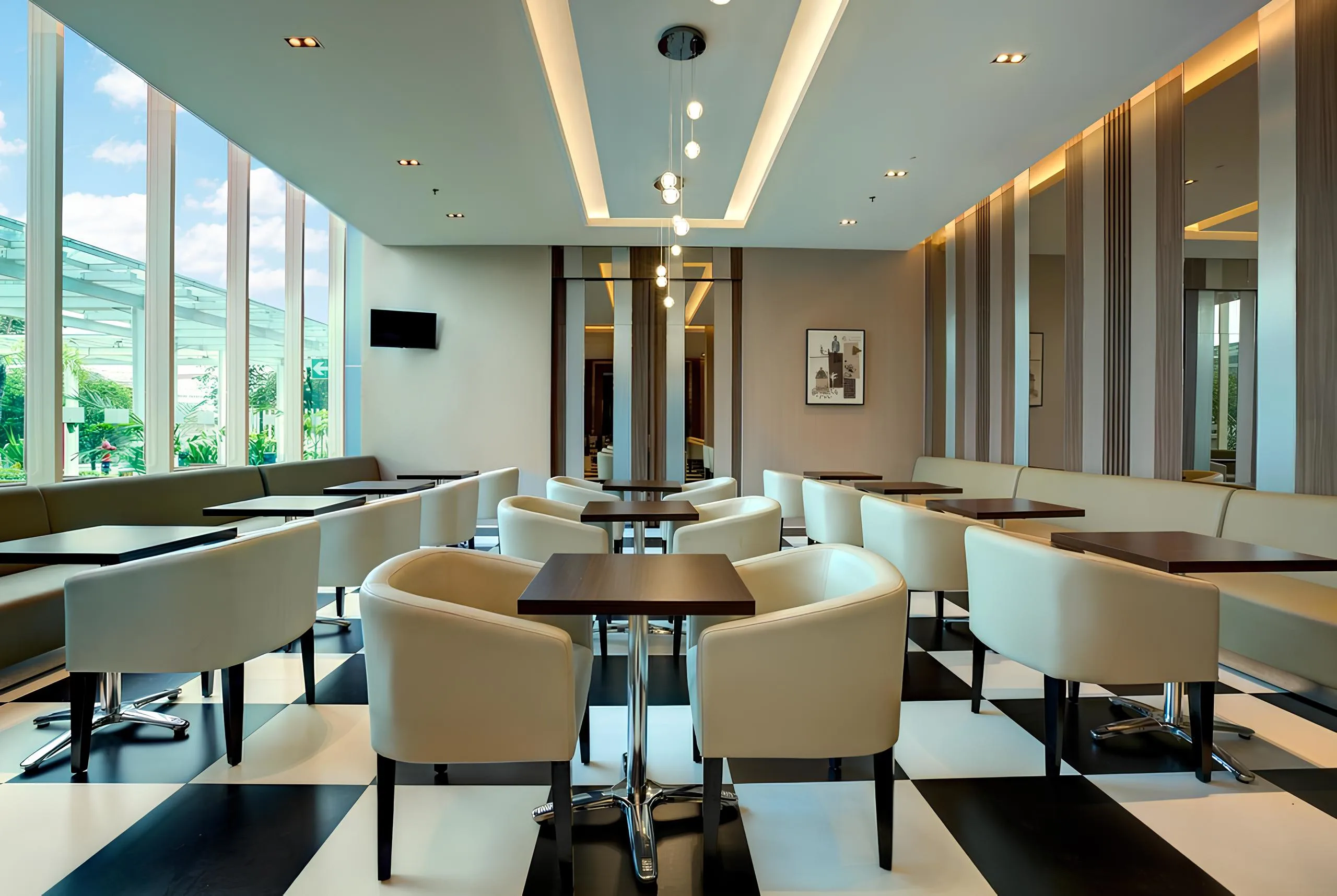 Resto 2 - Holiday Inn Express JI Expo