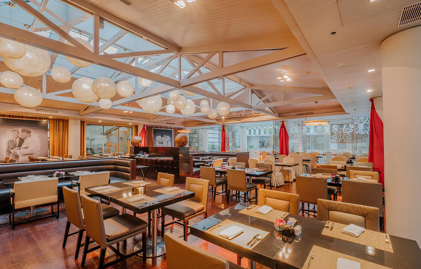 Restaurant 2 - Hotel Indonesia Kempinski