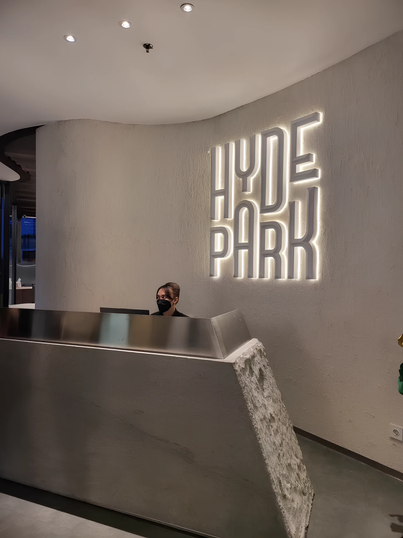 1reseptionist - Hyde Park PIK